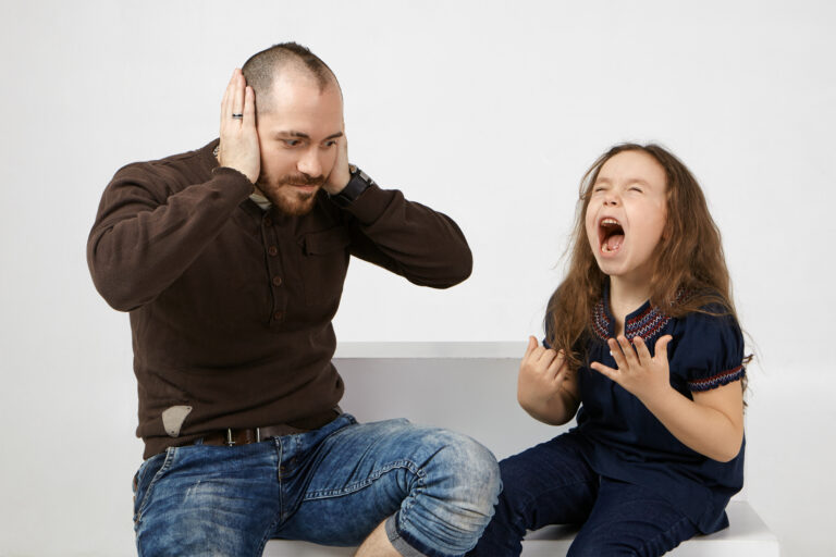 Berrinches en niños: Por qué ocurren y cómo manejarlos sin gritos ni castigos